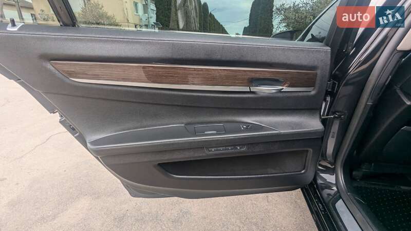 Седан BMW 7 Series 2010 в Ровно