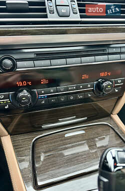 Седан BMW 7 Series 2011 в 