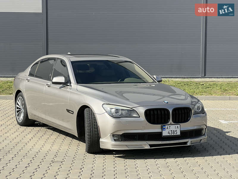 Седан BMW 7 Series 2010 в 