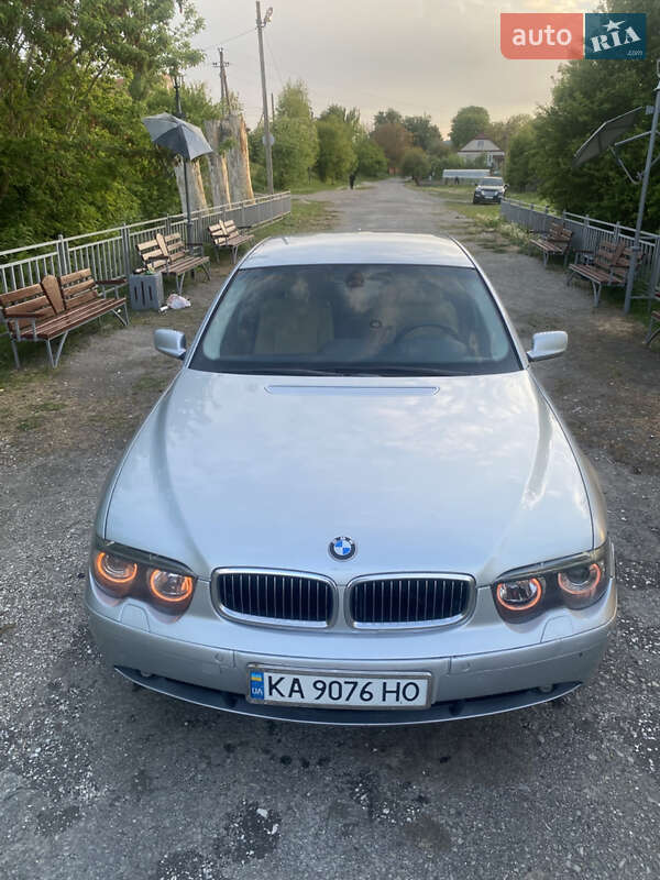 Седан BMW 7 Series 2002 в Корце