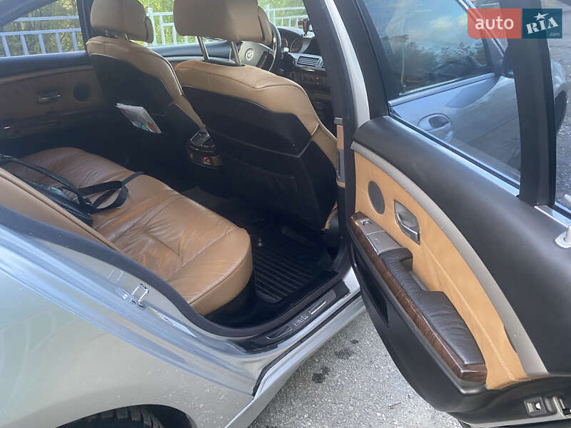 Седан BMW 7 Series 2002 в Корце