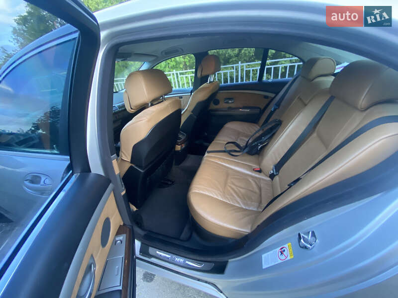 Седан BMW 7 Series 2002 в Корце
