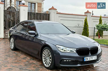 Седан BMW 7 Series 2015 в 