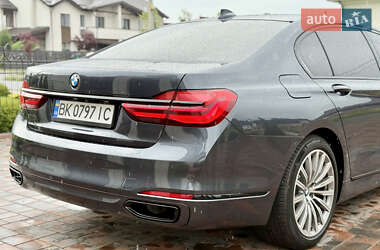 Седан BMW 7 Series 2015 в 