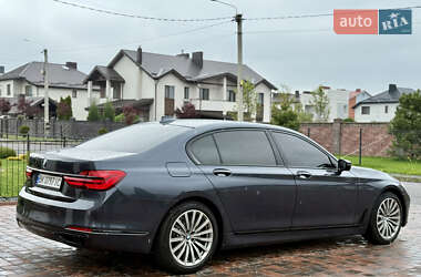 Седан BMW 7 Series 2015 в 