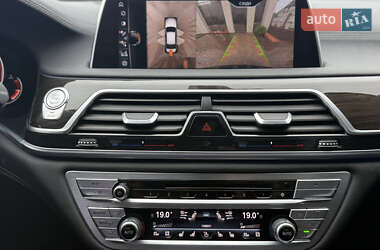 Седан BMW 7 Series 2015 в 