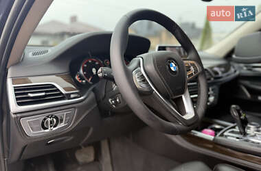 Седан BMW 7 Series 2015 в 