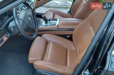 Седан BMW 7 Series 2012 в 