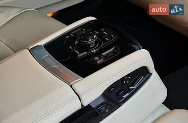 Седан BMW 7 Series 2010 в 