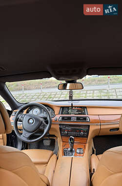 Седан BMW 7 Series 2012 в 