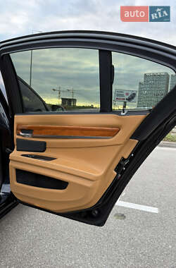 Седан BMW 7 Series 2012 в 