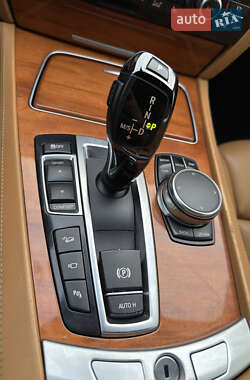 Седан BMW 7 Series 2012 в 