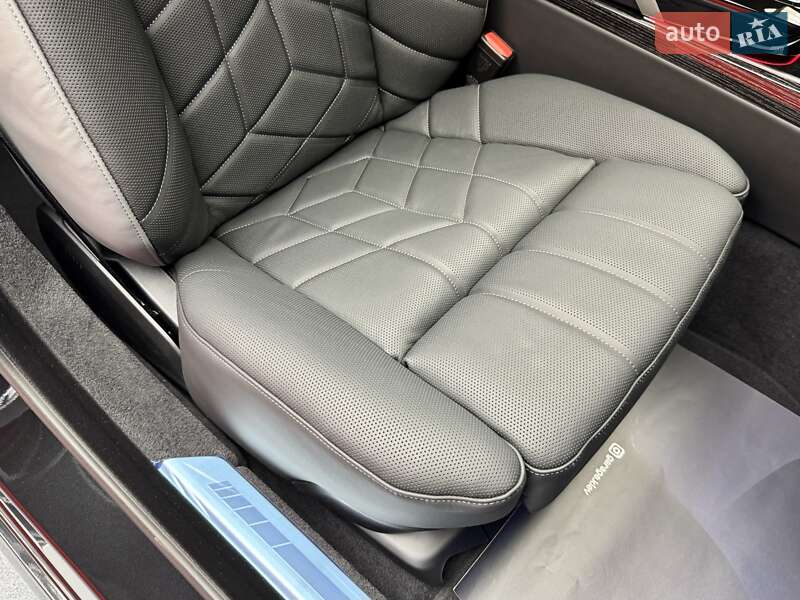 Седан BMW 7 Series 2024 в Києві