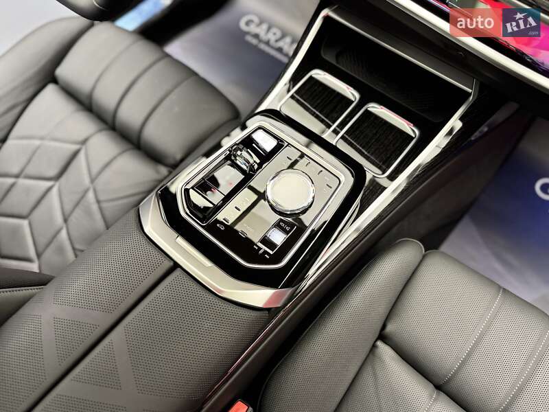 Седан BMW 7 Series 2024 в Києві