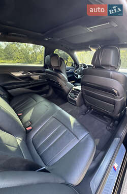 Седан BMW 7 Series 2018 в 