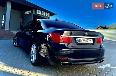 Седан BMW 7 Series 2010 в 