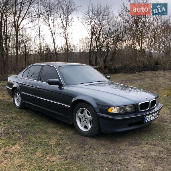 Седан BMW 7 Series 2000 в Умани