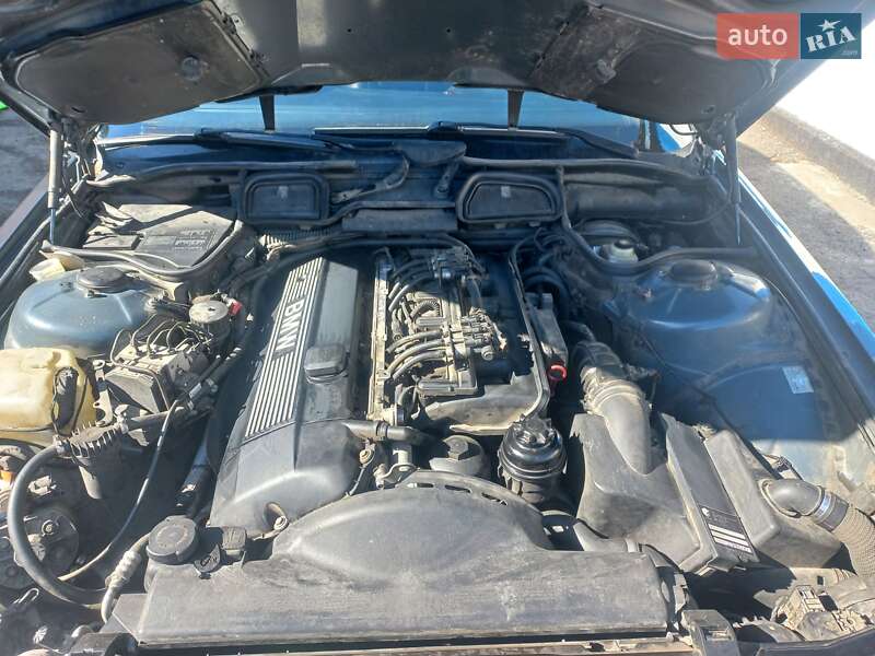 Седан BMW 7 Series 2000 в Умани