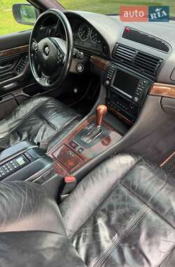 Седан BMW 7 Series 2000 в 