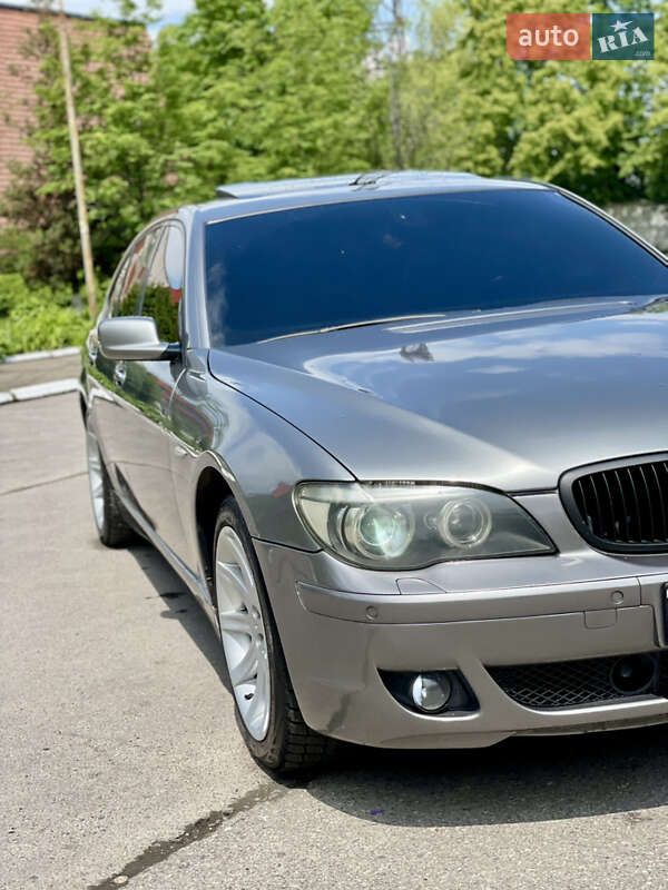 Седан BMW 7 Series 2006 в Долині
