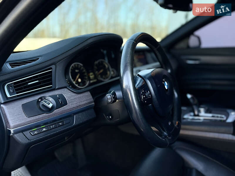 Седан BMW 7 Series 2013 в Луцке