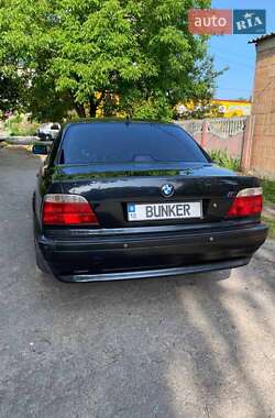 Седан BMW 7 Series 2000 в Хороле