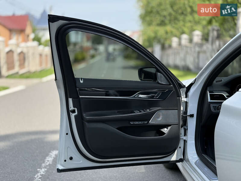 Седан BMW 7 Series 2015 в Черновцах