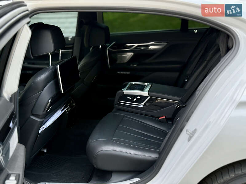 Седан BMW 7 Series 2015 в Черновцах