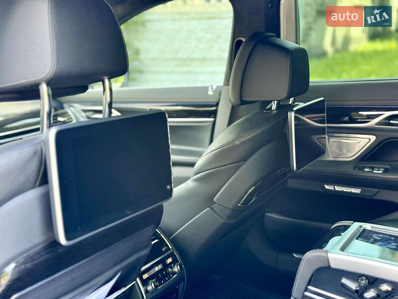 Седан BMW 7 Series 2015 в Черновцах