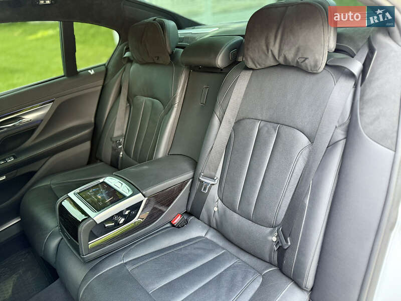 Седан BMW 7 Series 2015 в Черновцах