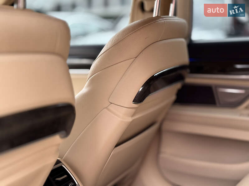 Седан BMW 7 Series 2016 в Киеве