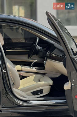 Седан BMW 7 Series 2010 в  фото 7 Седан BMW 7 Series 2010 в