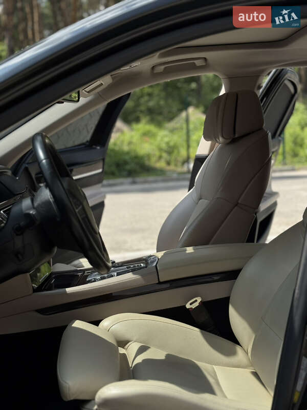 Седан BMW 7 Series 2010 в Ковелі