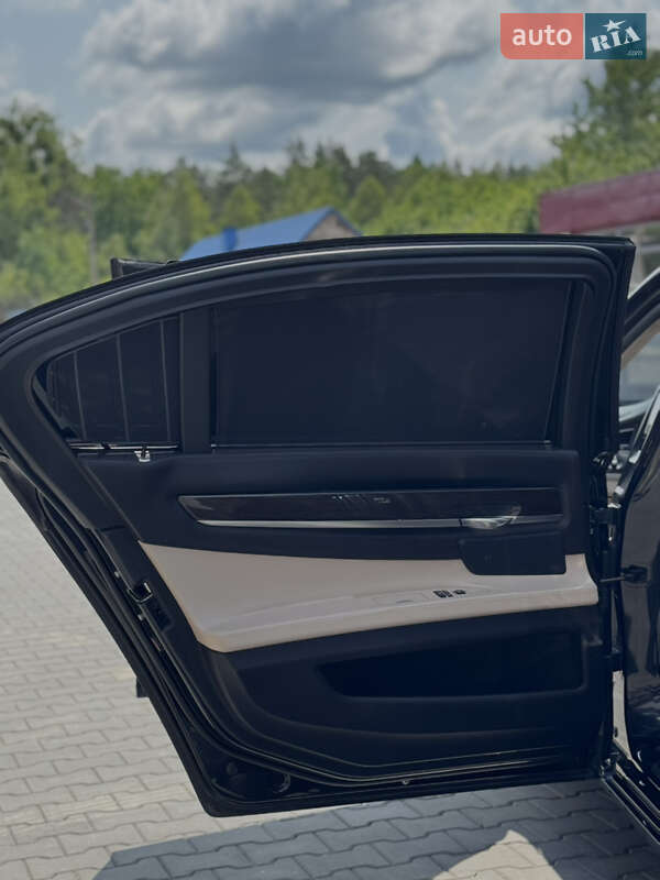 Седан BMW 7 Series 2010 в Ковелі