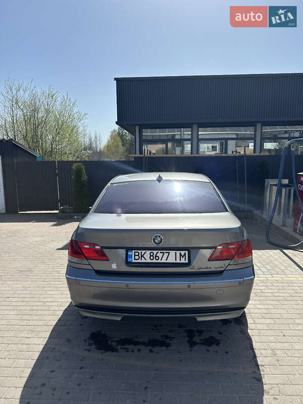 Седан BMW 7 Series 2006 в Рокитному