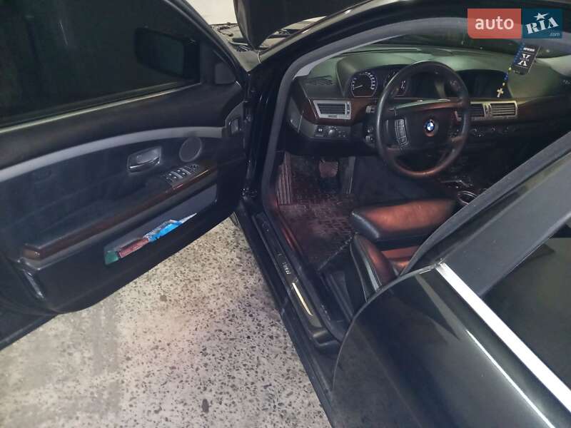 Седан BMW 7 Series 2003 в Марганці