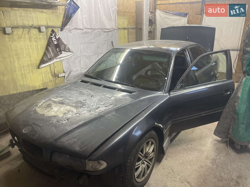 Седан BMW 7 Series 2000 в 