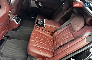 Седан BMW 7 Series 2023 в 