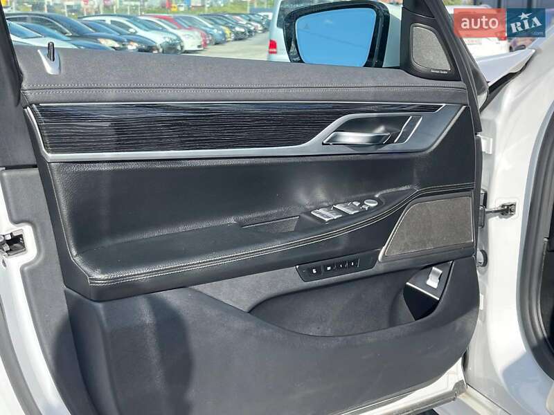 Седан BMW 7 Series 2018 в Львове