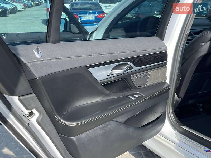 Седан BMW 7 Series 2018 в Львове