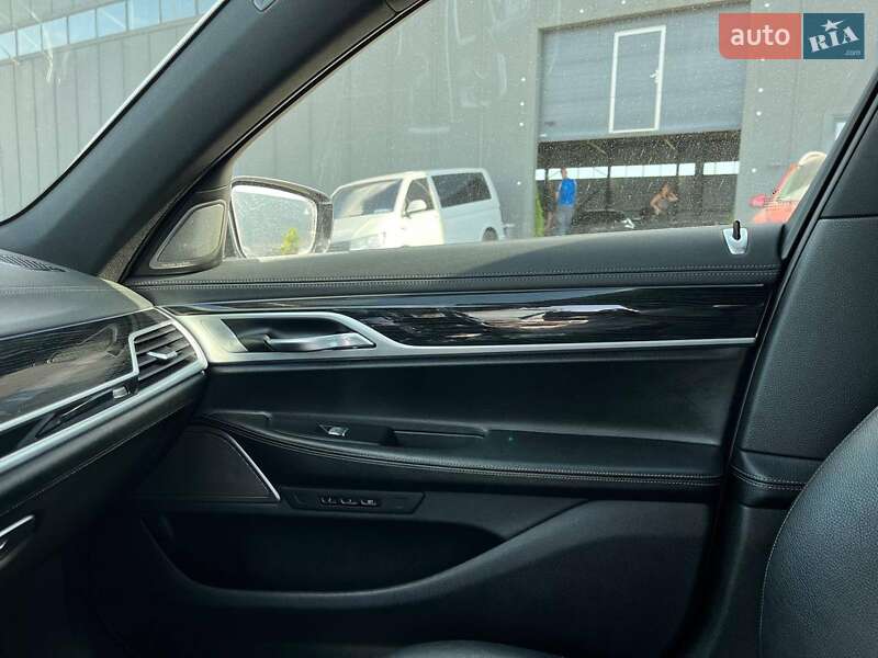 Седан BMW 7 Series 2018 в Львове