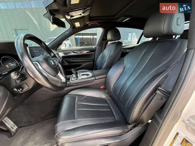 Седан BMW 7 Series 2018 в Львове