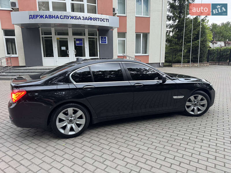 Седан BMW 7 Series 2012 в Шполі