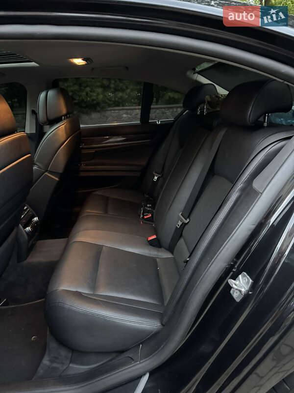Седан BMW 7 Series 2012 в Шполі