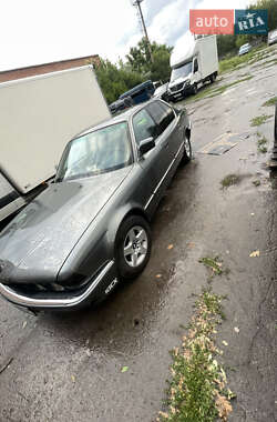 Седан BMW 7 Series 1989 в Павлиші