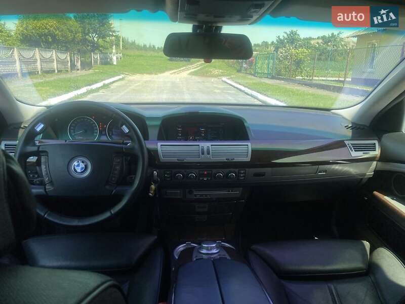 Седан BMW 7 Series 2003 в Нововолынске