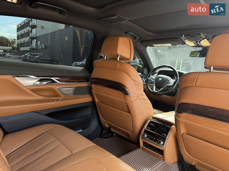 Седан BMW 7 Series 2015 в Хмельницькому
