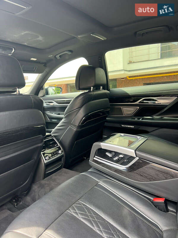 Седан BMW 7 Series 2017 в Львові
