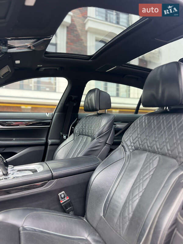 Седан BMW 7 Series 2017 в Львові