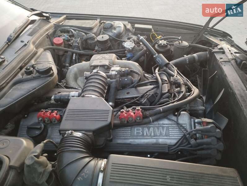 Седан BMW 7 Series 1989 в Кременце